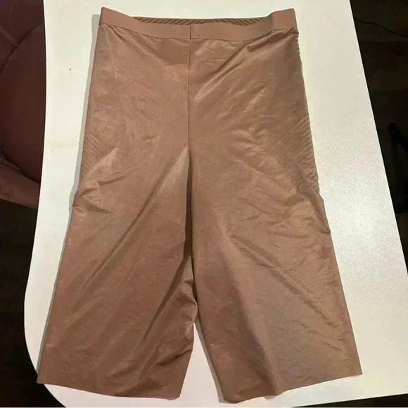 NWOT Thinstincts® 2.0 High-Waisted Mid-Thigh Short  S - Picture 5 of 10